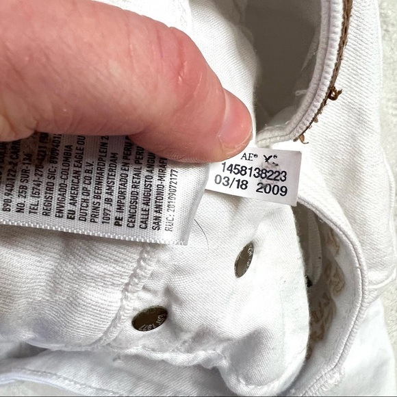 Y2K American Eagle High Rise Distressed Frayed White Denim Jean Mini Skirt Sz 2 - Picture 15 of 16